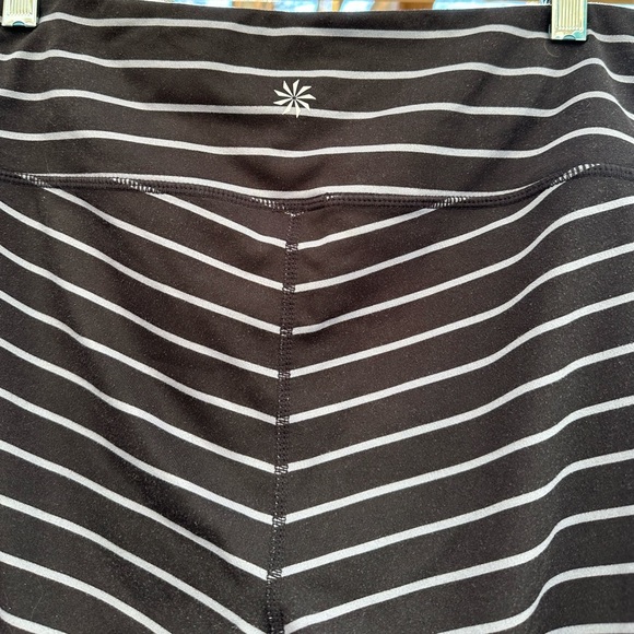 Athleta Chaturanga Capri Leggings Tights Black Gray Yoga Training Medium - Picture 7 of 14